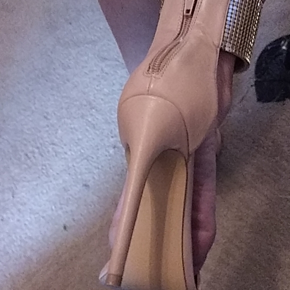 Heels - Picture 5 of 6